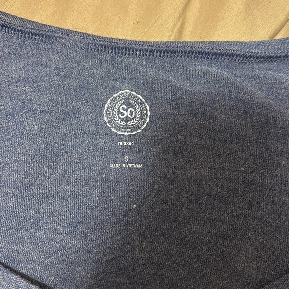 so short sleeve v neck t shirt with neckline cutouts - Picture 2 of 5